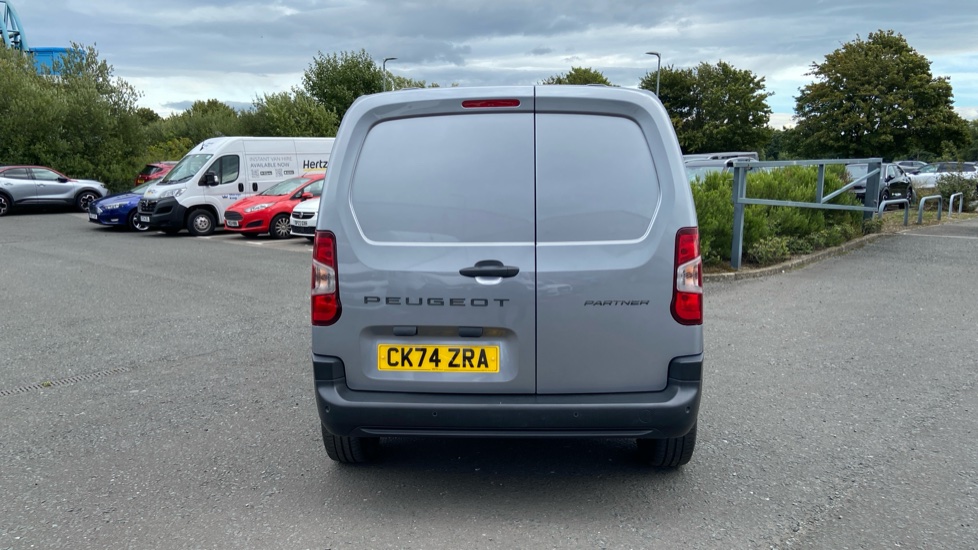 Peugeot Partner Standard Diesel 1.5 BlueHDi 130 Professional Van EAT8 - Image 14