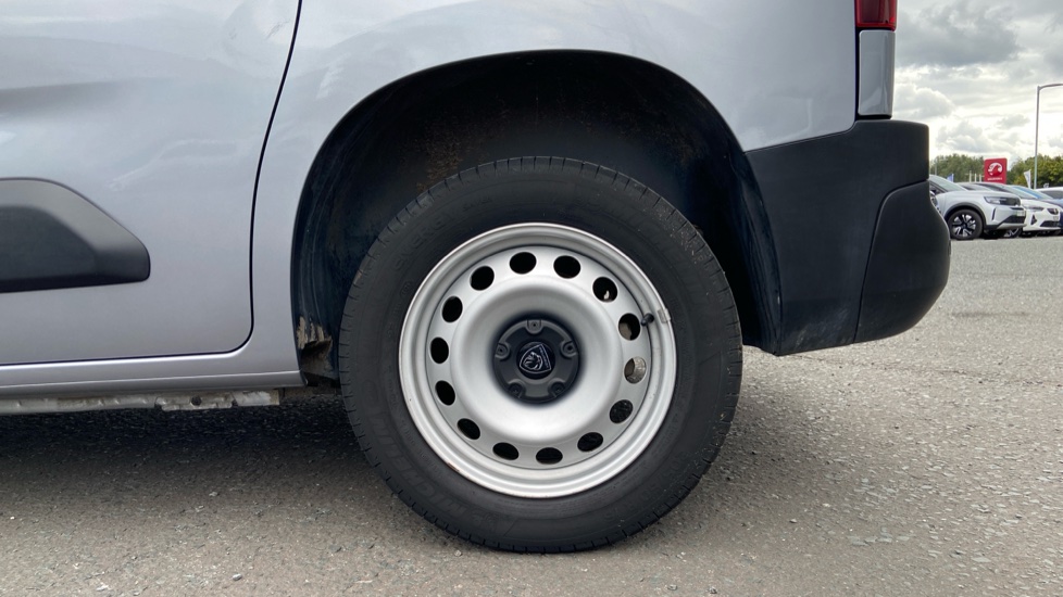 Peugeot Partner Standard Diesel 1.5 BlueHDi 130 Professional Van EAT8 - Image 19