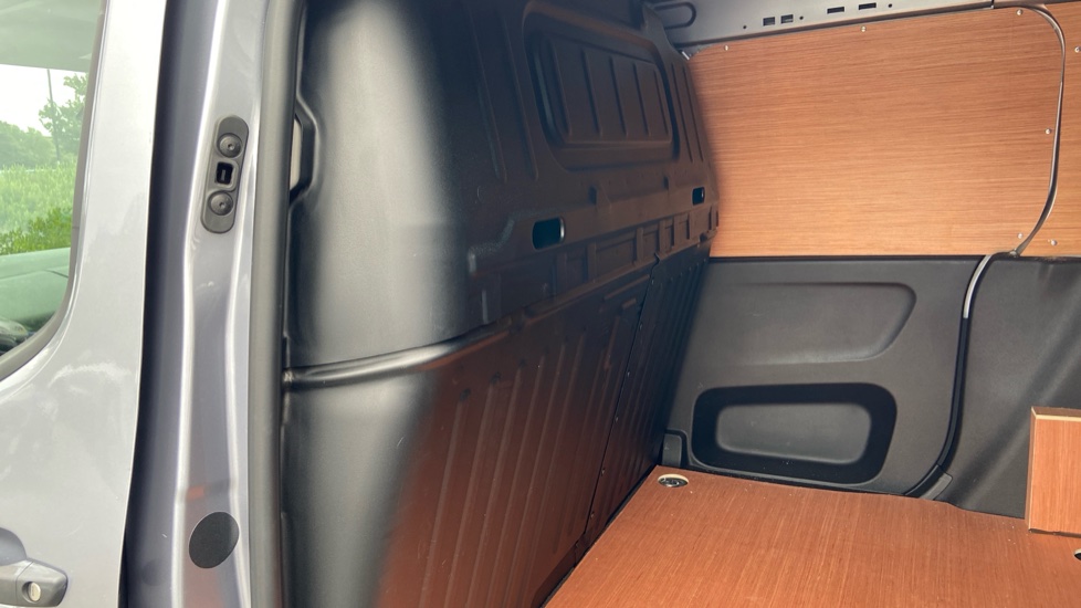 Peugeot Partner Standard Diesel 1.5 BlueHDi 130 Professional Van EAT8 - Image 20
