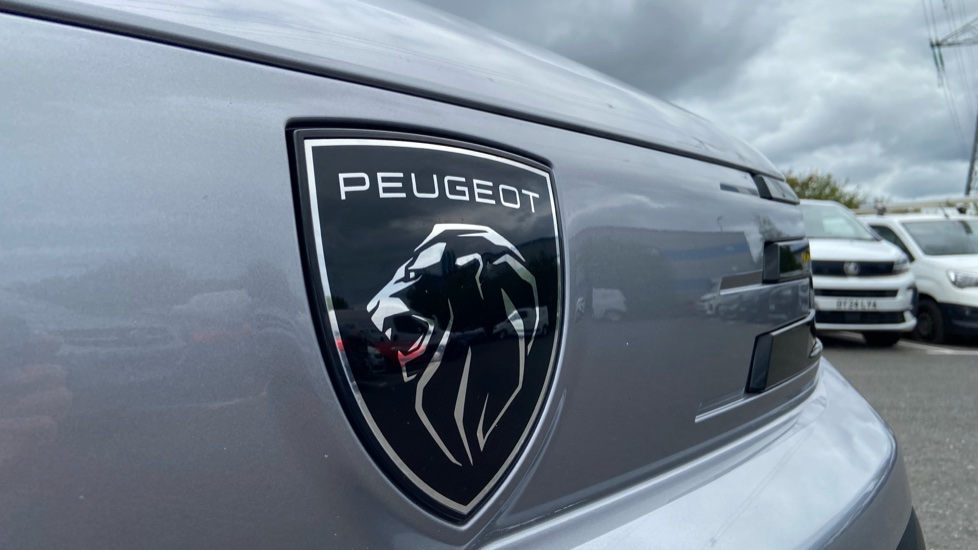 Peugeot Partner Standard Diesel 1.5 BlueHDi 130 Professional Van EAT8 - Image 23