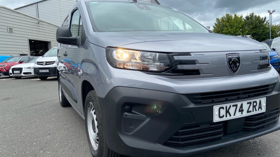 Peugeot Partner Standard Diesel 1.5 BlueHDi 130 Professional Van EAT8 - Image 25