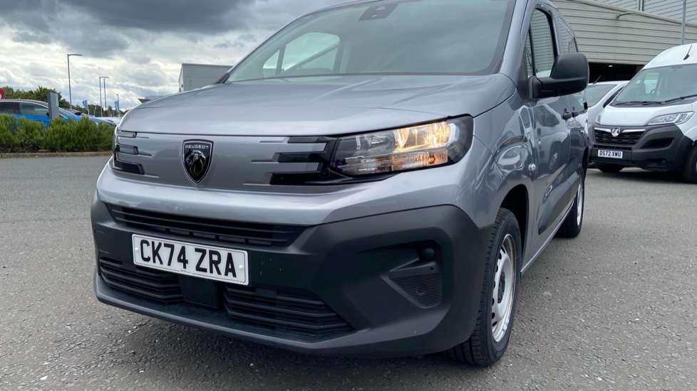 Peugeot Partner Standard Diesel 1.5 BlueHDi 130 Professional Van EAT8 - Image 26