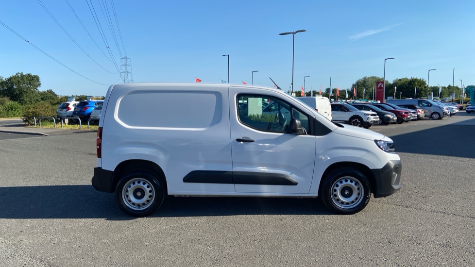 Vauxhall Combo Cargo Combo Diesel 1.5 Turbo D 100ps Prime Plus H1 Van - Image 11