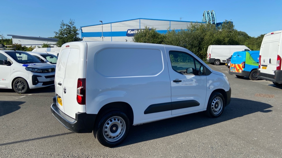 Vauxhall Combo Cargo Combo Diesel 1.5 Turbo D 100ps Prime Plus H1 Van - Image 12