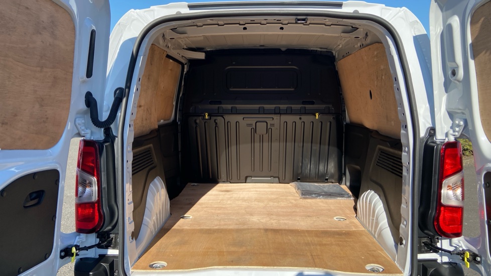 Vauxhall Combo Cargo Combo Diesel 1.5 Turbo D 100ps Prime Plus H1 Van - Image 14