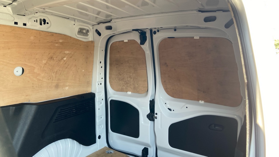 Vauxhall Combo Cargo Combo Diesel 1.5 Turbo D 100ps Prime Plus H1 Van - Image 15