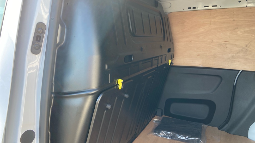 Vauxhall Combo Cargo Combo Diesel 1.5 Turbo D 100ps Prime Plus H1 Van - Image 19