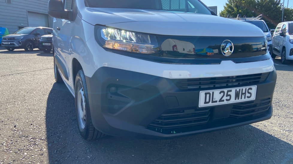Vauxhall Combo Cargo Combo Diesel 1.5 Turbo D 100ps Prime Plus H1 Van - Image 24