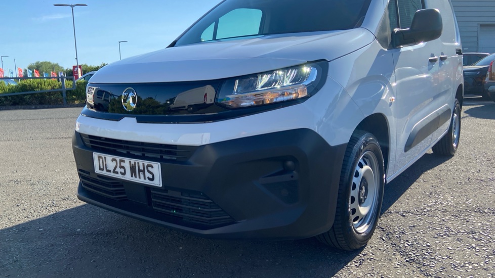 Vauxhall Combo Cargo Combo Diesel 1.5 Turbo D 100ps Prime Plus H1 Van - Image 25