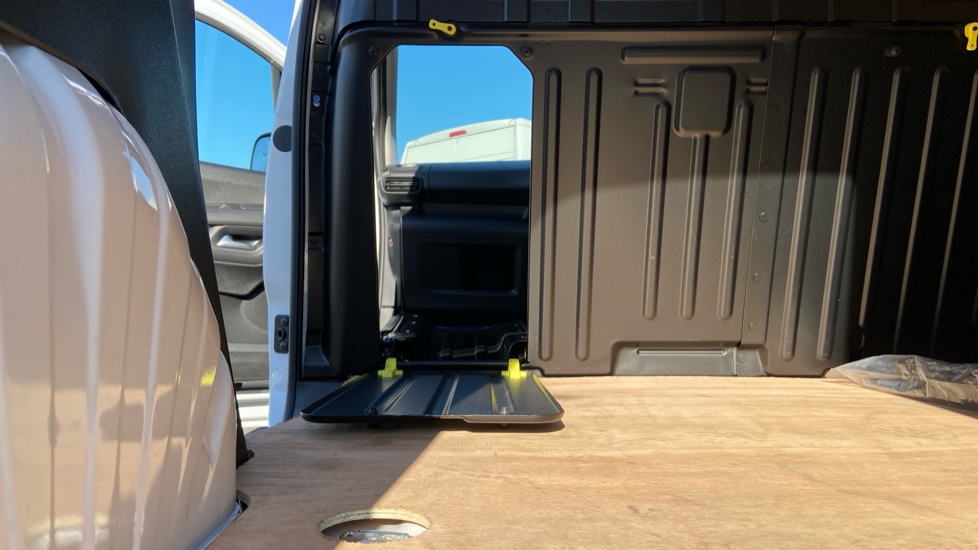 Vauxhall Combo Cargo Combo Diesel 1.5 Turbo D 100ps Prime Plus H1 Van - Image 28