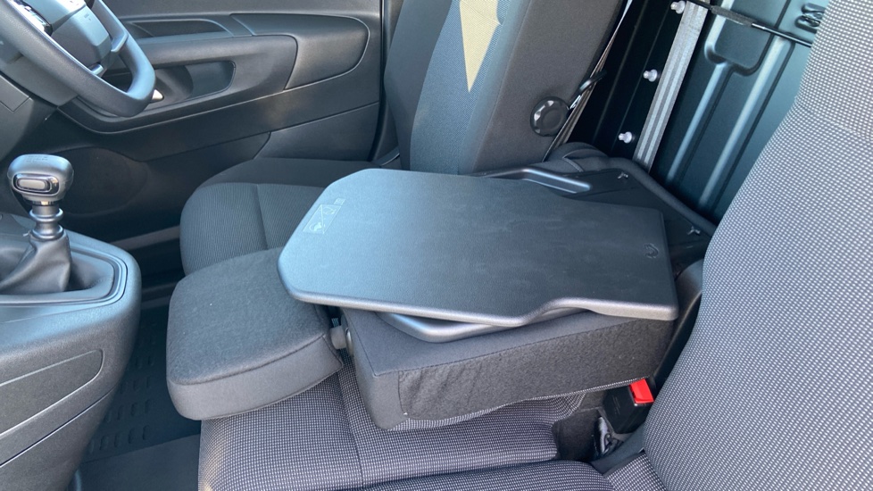 Vauxhall Combo Cargo Combo Diesel 1.5 Turbo D 100ps Prime Plus H1 Van - Image 32