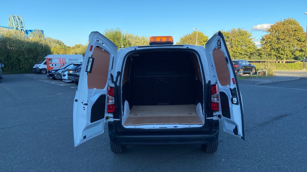 Vauxhall Combo Cargo Combo Diesel 1.5 Turbo D 100ps Prime H1 Van - Image 5