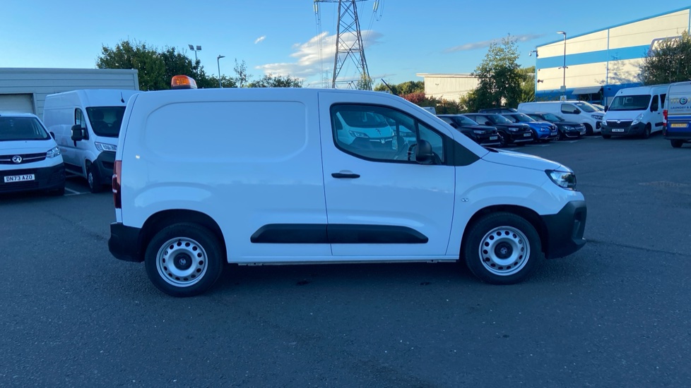 Vauxhall Combo Cargo Combo Diesel 1.5 Turbo D 100ps Prime H1 Van - Image 11