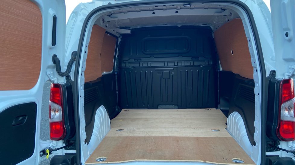 Vauxhall Combo Cargo Combo Diesel 1.5 Turbo D 100ps Prime H1 Van - Image 14