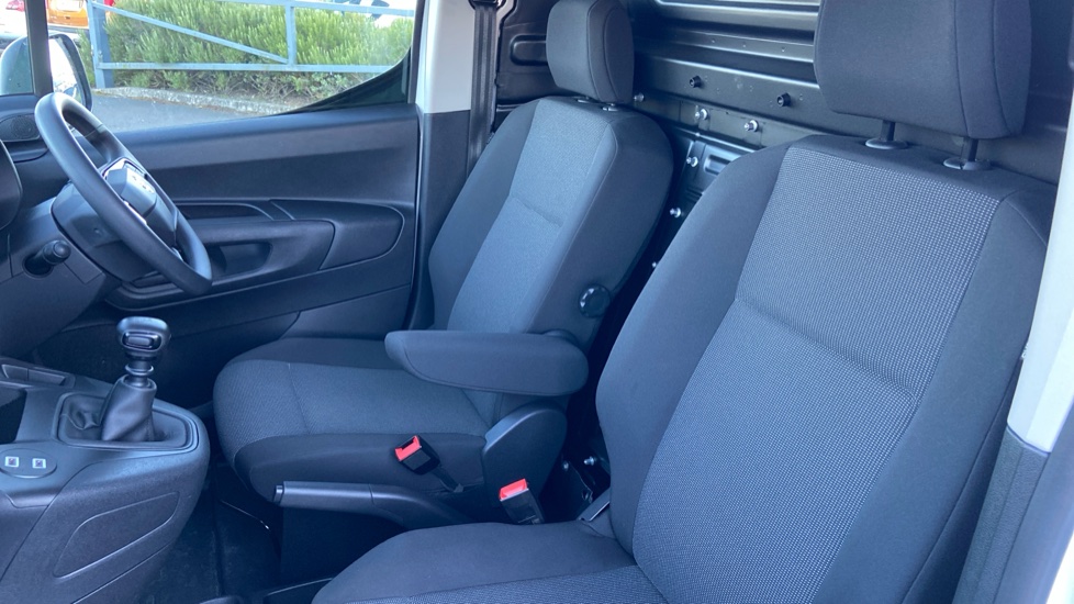 Vauxhall Combo Cargo Combo Diesel 1.5 Turbo D 100ps Prime H1 Van - Image 15