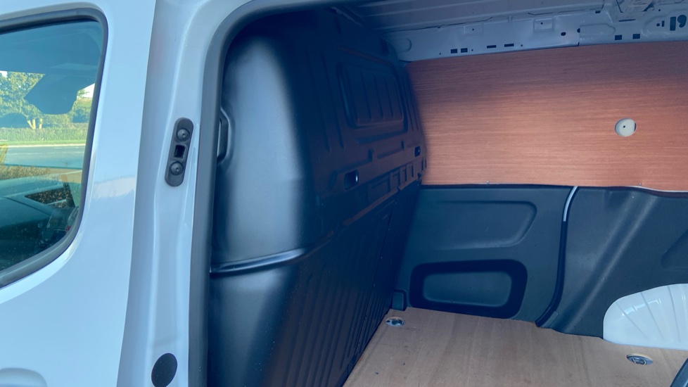 Vauxhall Combo Cargo Combo Diesel 1.5 Turbo D 100ps Prime H1 Van - Image 19