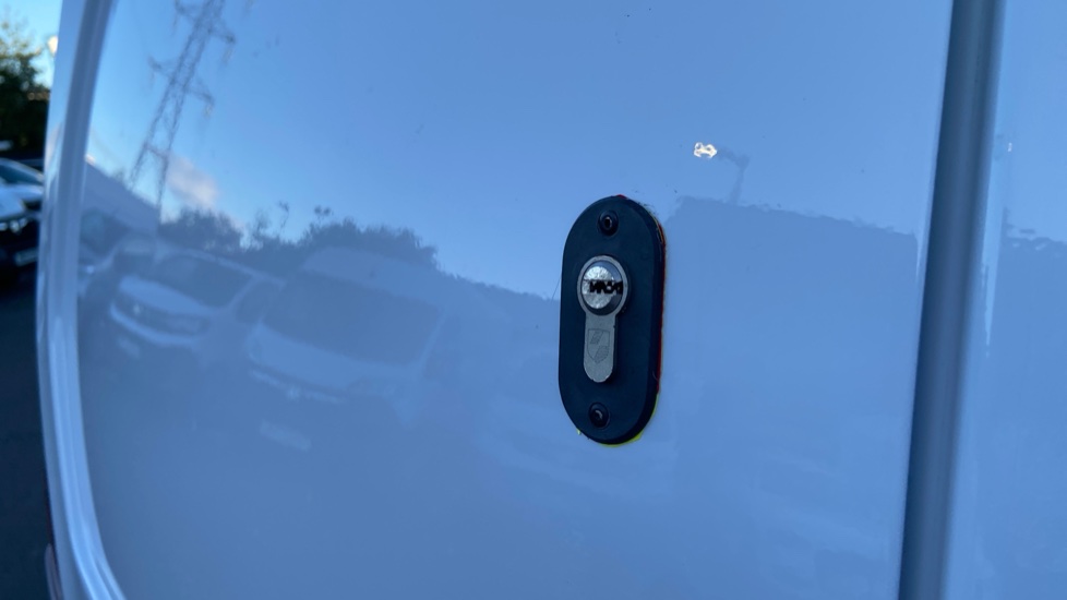 Vauxhall Combo Cargo Combo Diesel 1.5 Turbo D 100ps Prime H1 Van - Image 24