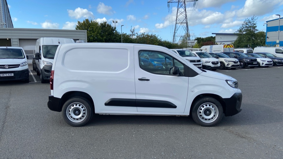 Vauxhall Combo Cargo Combo Diesel 1.5 Turbo D 100ps Prime H1 Van - Image 9