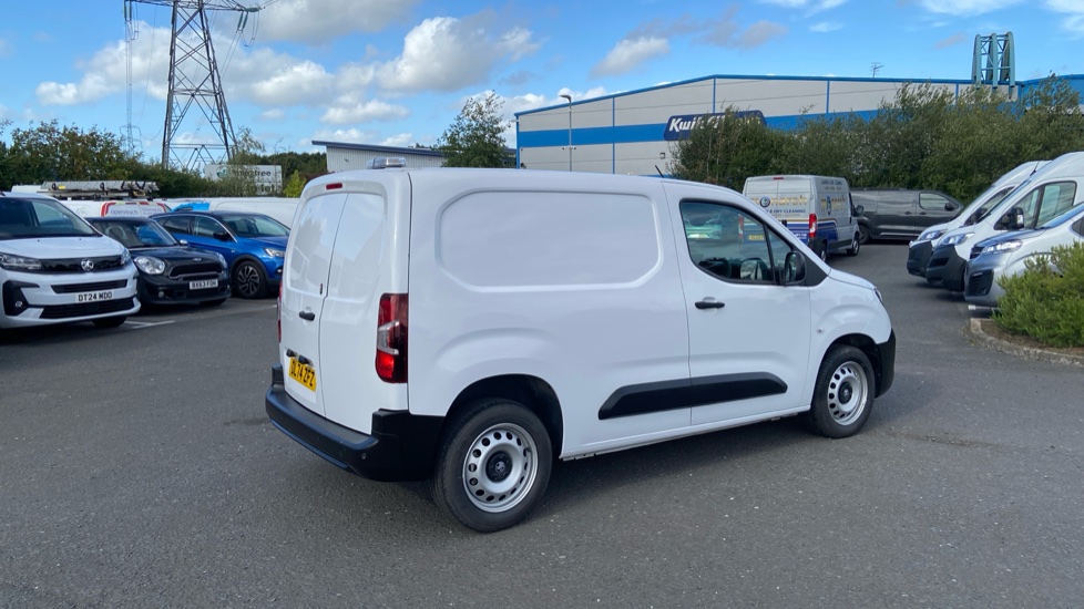 Vauxhall Combo Cargo Combo Diesel 1.5 Turbo D 100ps Prime H1 Van - Image 10