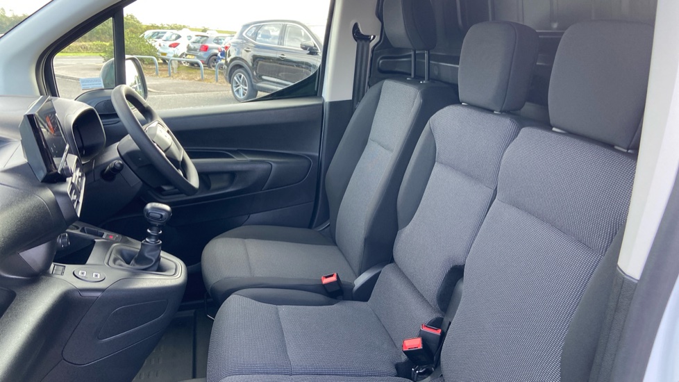 Vauxhall Combo Cargo Combo Diesel 1.5 Turbo D 100ps Prime H1 Van - Image 13