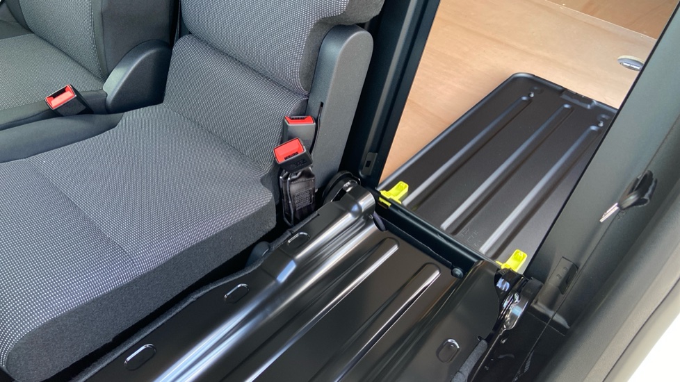 Vauxhall Combo Cargo Combo Diesel 1.5 Turbo D 100ps Prime H1 Van - Image 31