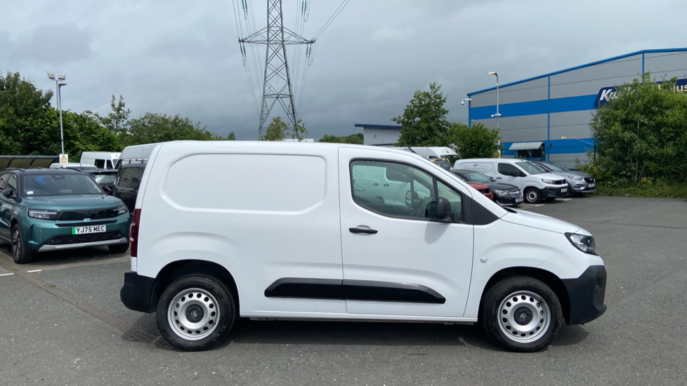 Vauxhall Combo Cargo Combo Diesel 1.5 Turbo D 100ps Prime H1 Van - Image 11