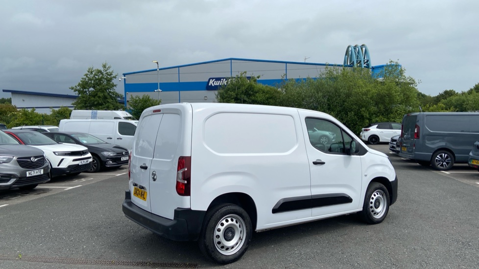 Vauxhall Combo Cargo Combo Diesel 1.5 Turbo D 100ps Prime H1 Van - Image 12