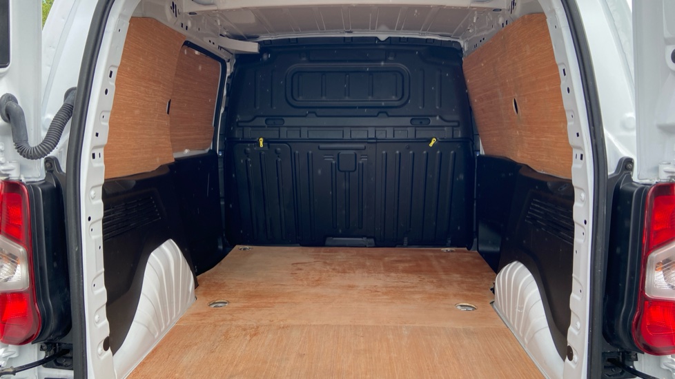 Vauxhall Combo Cargo Combo Diesel 1.5 Turbo D 100ps Prime H1 Van - Image 14