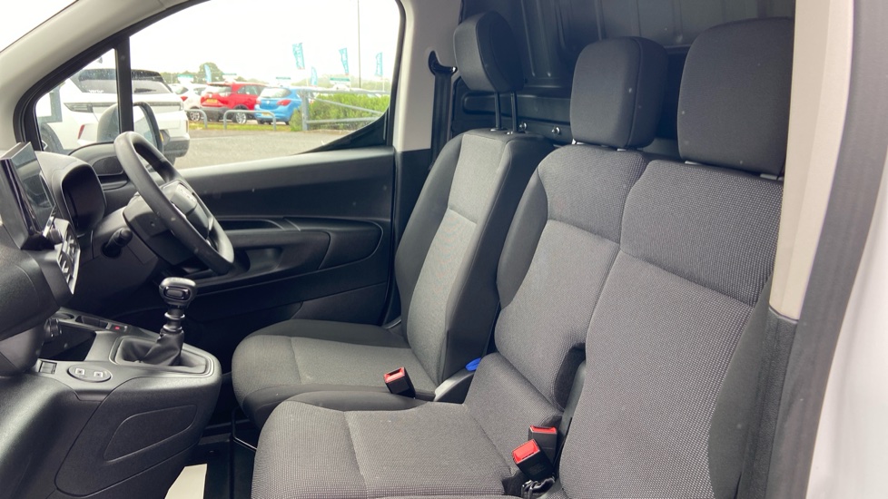 Vauxhall Combo Cargo Combo Diesel 1.5 Turbo D 100ps Prime H1 Van - Image 2