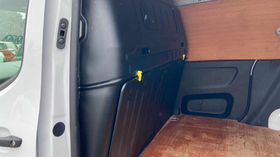 Vauxhall Combo Cargo Combo Diesel 1.5 Turbo D 100ps Prime H1 Van - Image 18