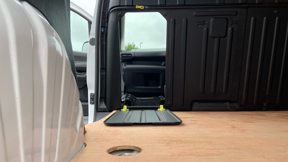 Vauxhall Combo Cargo Combo Diesel 1.5 Turbo D 100ps Prime H1 Van - Image 27