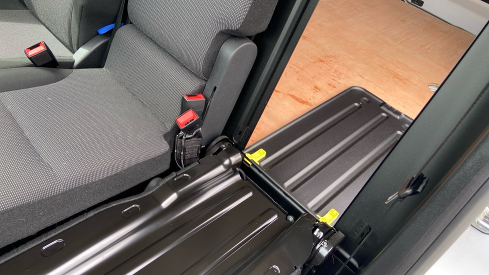 Vauxhall Combo Cargo Combo Diesel 1.5 Turbo D 100ps Prime H1 Van - Image 28