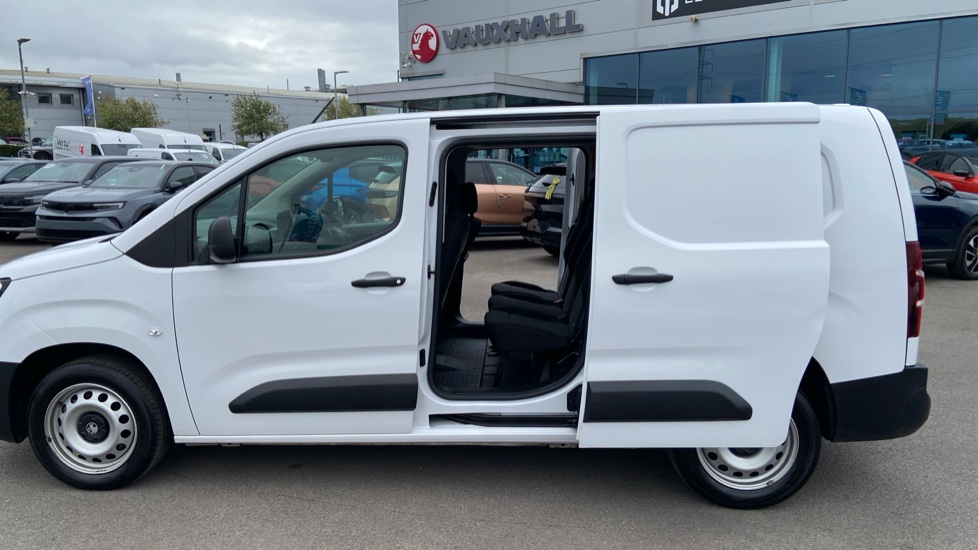 Vauxhall Combo Cargo Combo Xl Diesel 1.5 Turbo D 100ps Prime H1 Crew Van - Image 7