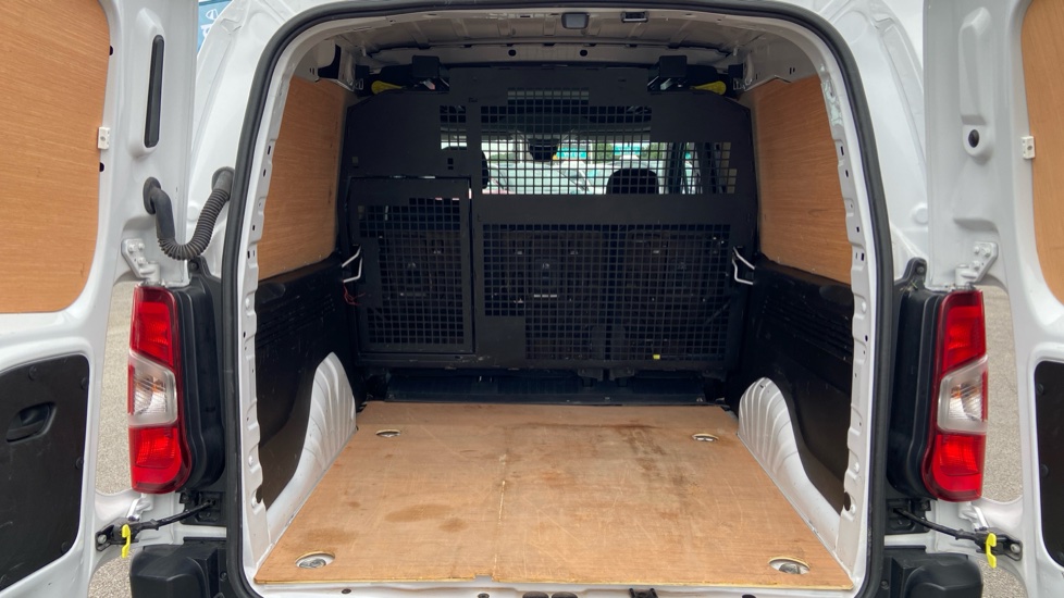 Vauxhall Combo Cargo Combo Xl Diesel 1.5 Turbo D 100ps Prime H1 Crew Van - Image 14