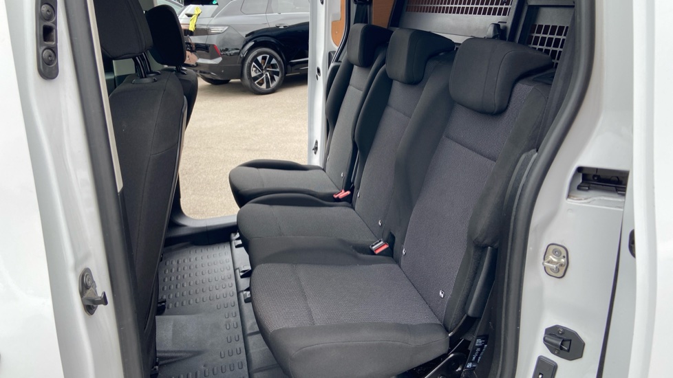 Vauxhall Combo Cargo Combo Xl Diesel 1.5 Turbo D 100ps Prime H1 Crew Van - Image 2