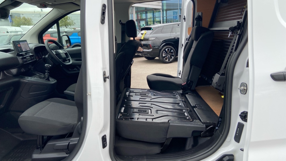 Vauxhall Combo Cargo Combo Xl Diesel 1.5 Turbo D 100ps Prime H1 Crew Van - Image 29