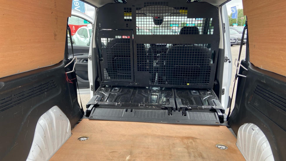 Vauxhall Combo Cargo Combo Xl Diesel 1.5 Turbo D 100ps Prime H1 Crew Van - Image 33