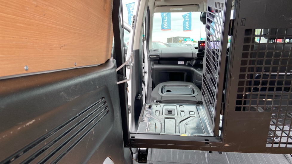 Vauxhall Combo Cargo Combo Xl Diesel 1.5 Turbo D 100ps Prime H1 Crew Van - Image 36