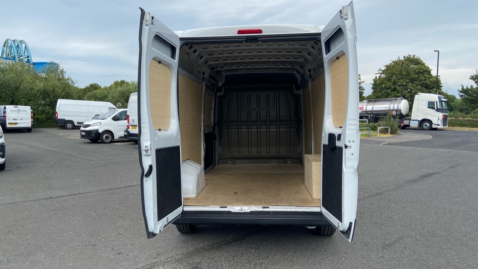 Peugeot Boxer 3500 L3 Diesel 2.2 BlueHDi 140 H2 Van Professional - Image 3