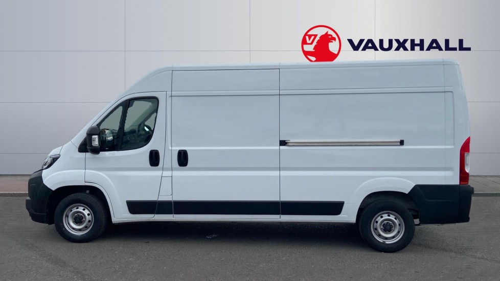 Peugeot Boxer 3500 L3 Diesel 2.2 BlueHDi 140 H2 Van Professional - Image 4