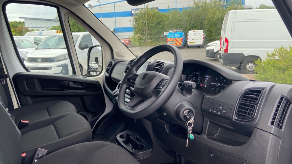 Peugeot Boxer 3500 L3 Diesel 2.2 BlueHDi 140 H2 Van Professional - Image 6