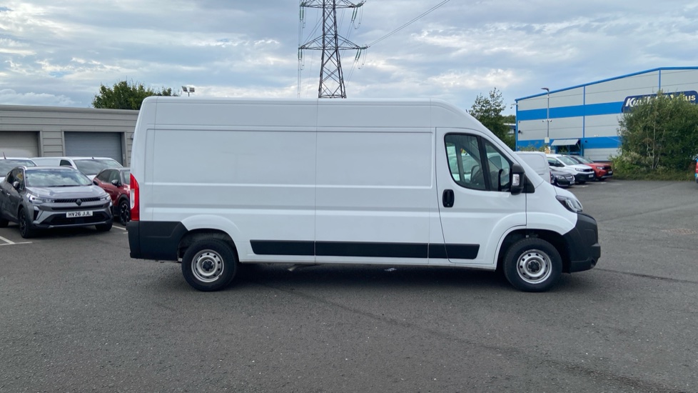 Peugeot Boxer 3500 L3 Diesel 2.2 BlueHDi 140 H2 Van Professional - Image 9