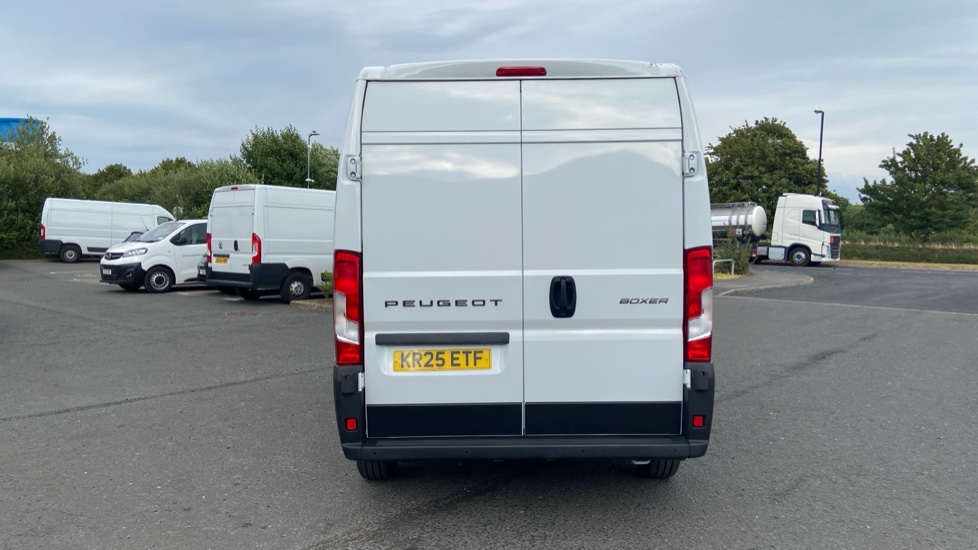 Peugeot Boxer 3500 L3 Diesel 2.2 BlueHDi 140 H2 Van Professional - Image 11