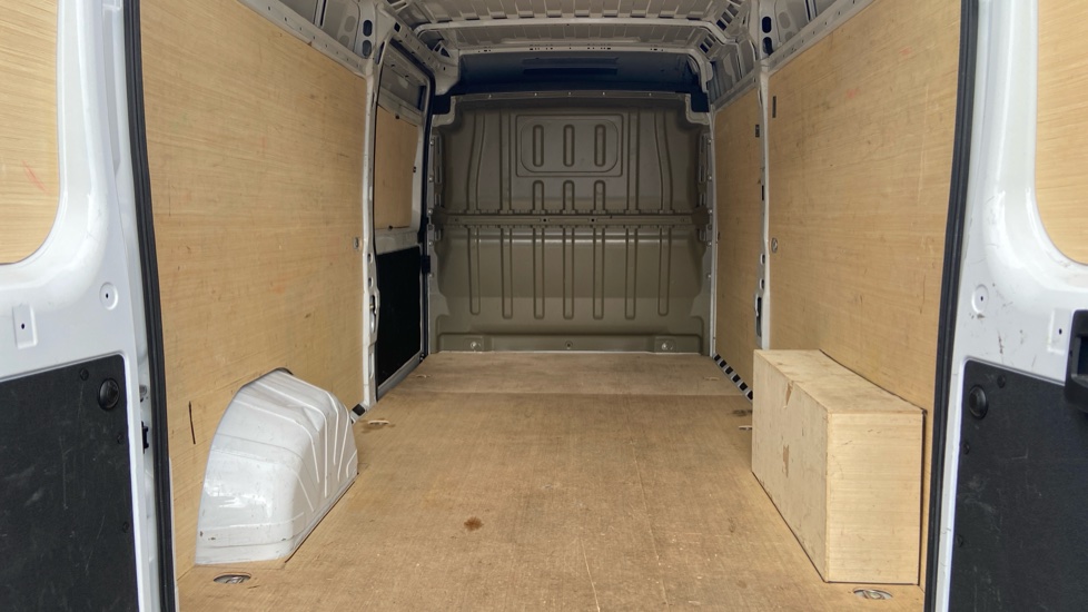 Peugeot Boxer 3500 L3 Diesel 2.2 BlueHDi 140 H2 Van Professional - Image 12