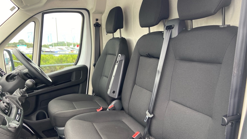 Peugeot Boxer 3500 L3 Diesel 2.2 BlueHDi 140 H2 Van Professional - Image 13