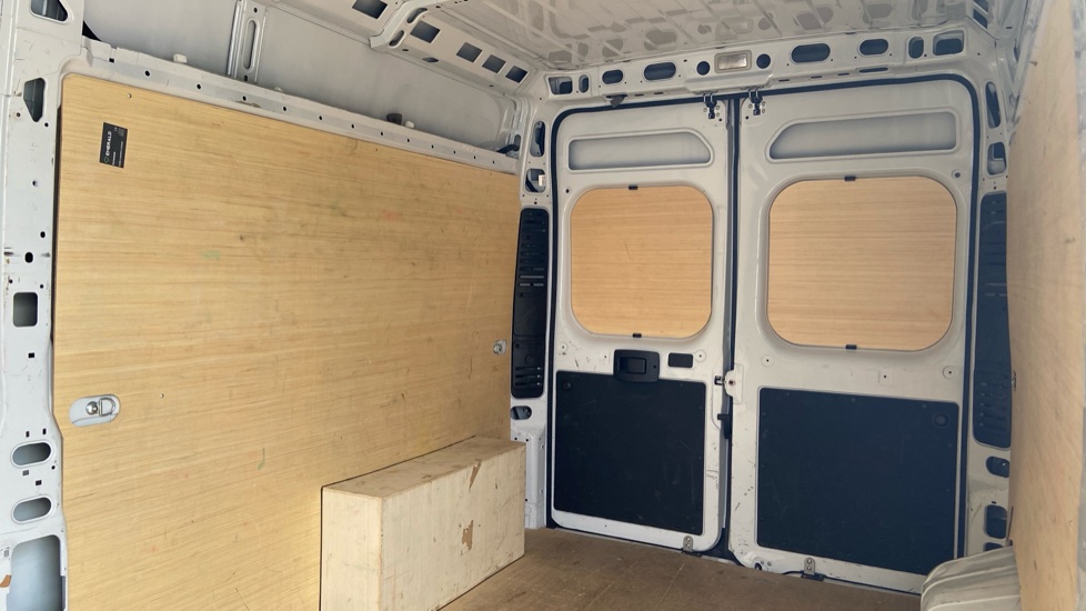 Peugeot Boxer 3500 L3 Diesel 2.2 BlueHDi 140 H2 Van Professional - Image 14