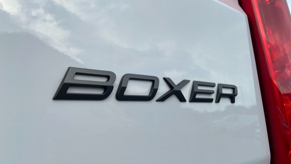 Peugeot Boxer 3500 L3 Diesel 2.2 BlueHDi 140 H2 Van Professional - Image 22