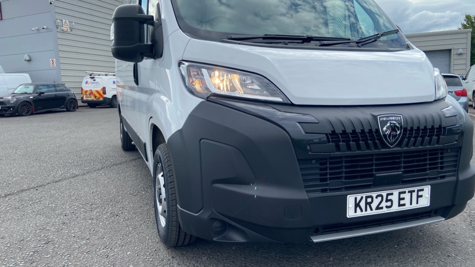 Peugeot Boxer 3500 L3 Diesel 2.2 BlueHDi 140 H2 Van Professional - Image 23