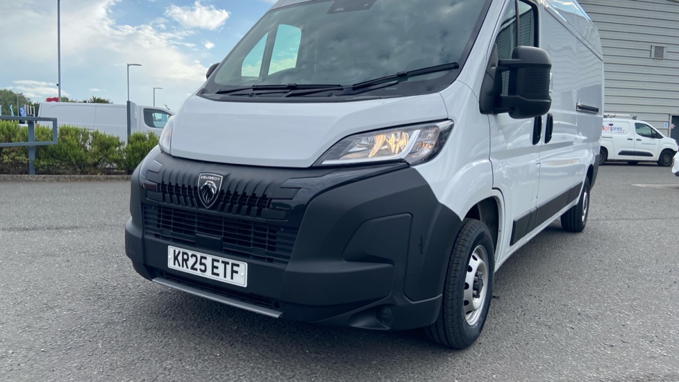 Peugeot Boxer 3500 L3 Diesel 2.2 BlueHDi 140 H2 Van Professional - Image 24