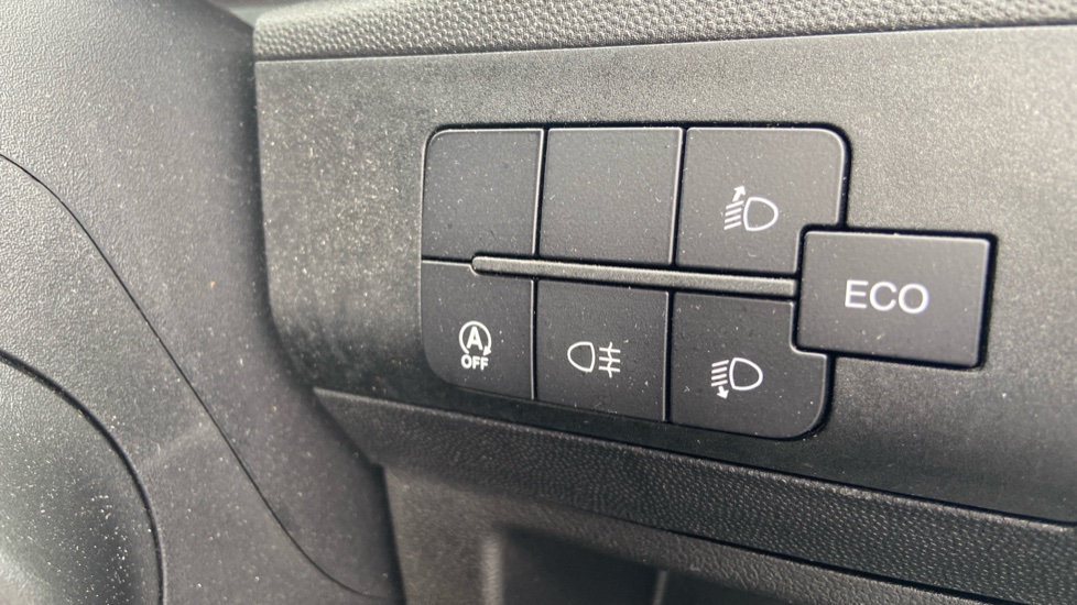 Peugeot Boxer 3500 L3 Diesel 2.2 BlueHDi 140 H2 Van Professional - Image 34